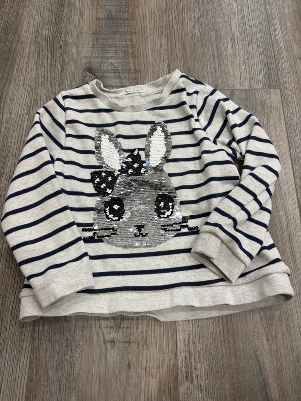 🦄5/25 H&M Flip Sequin Bunny Sweater